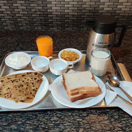 Hotel Radhe Continental ناينيتال المظهر الخارجي الصورة