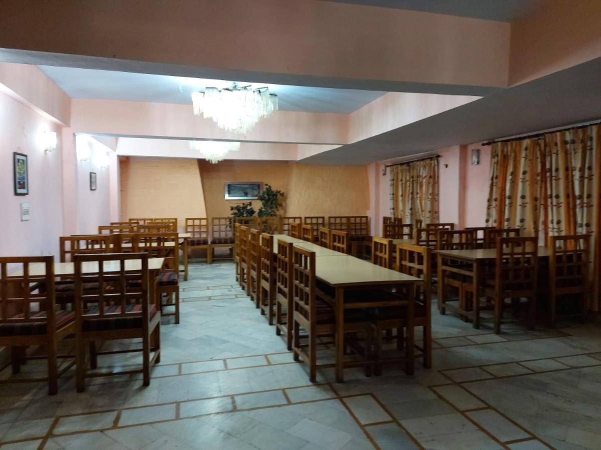 Hotel Radhe Continental ناينيتال المظهر الخارجي الصورة