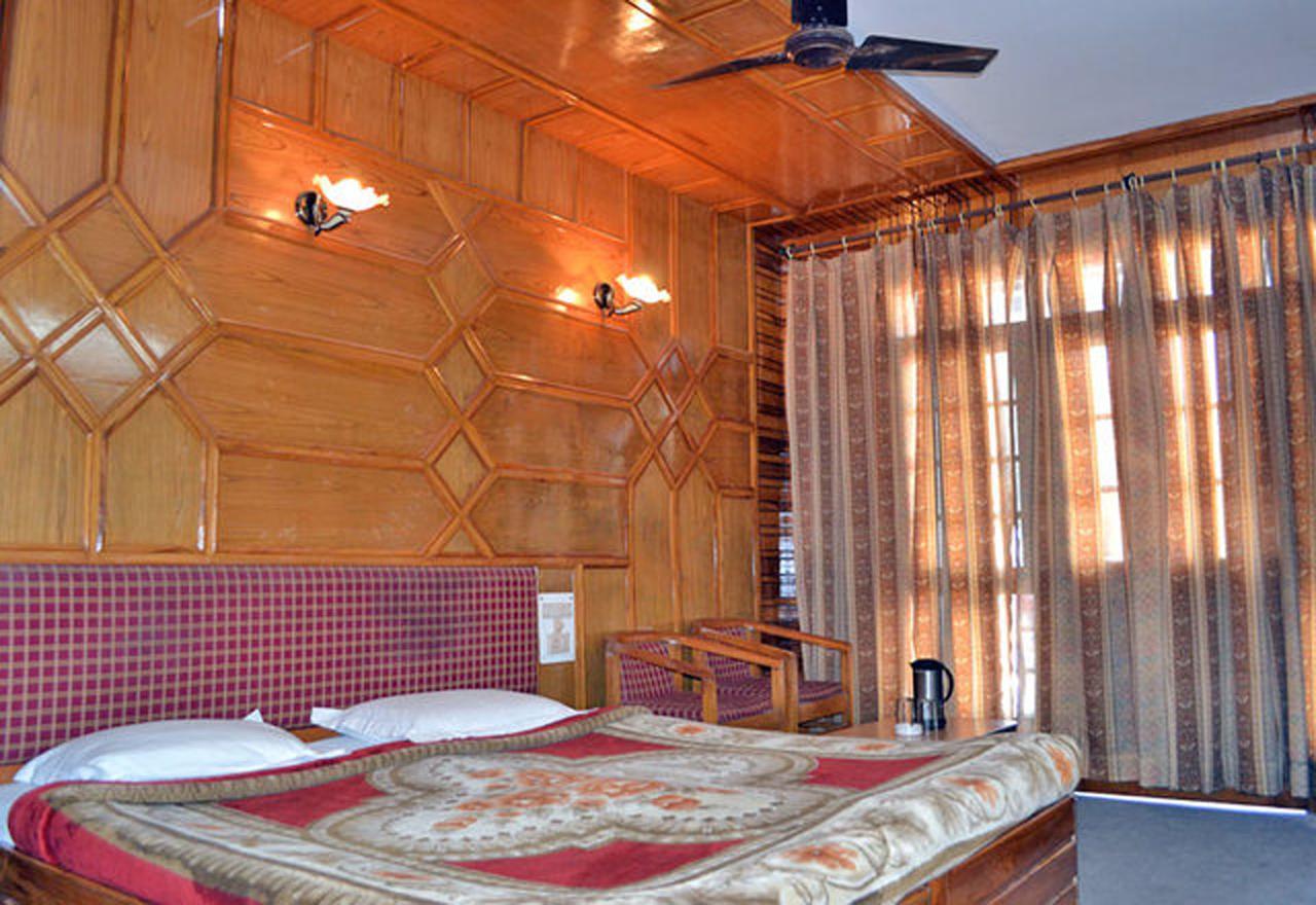 Hotel Radhe Continental ناينيتال المظهر الخارجي الصورة